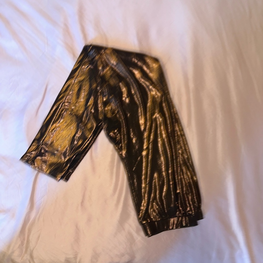 Shiny brown leggings